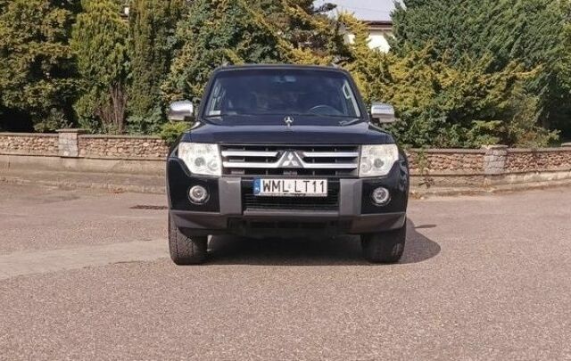 Черный Мицубиси Паджеро, объемом двигателя 3.2 л и пробегом 265 тыс. км за 4800 $, фото 1 на Automoto.ua