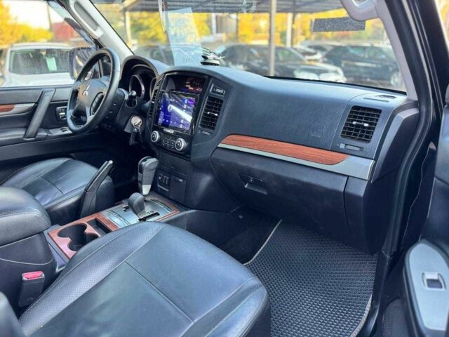 Черный Мицубиси Паджеро, объемом двигателя 3.2 л и пробегом 180 тыс. км за 17000 $, фото 14 на Automoto.ua