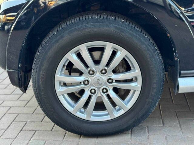 Черный Мицубиси Паджеро, объемом двигателя 3.2 л и пробегом 180 тыс. км за 17000 $, фото 17 на Automoto.ua