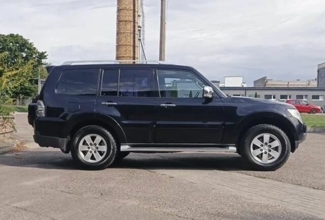 Черный Мицубиси Паджеро, объемом двигателя 3.2 л и пробегом 265 тыс. км за 4800 $, фото 4 на Automoto.ua