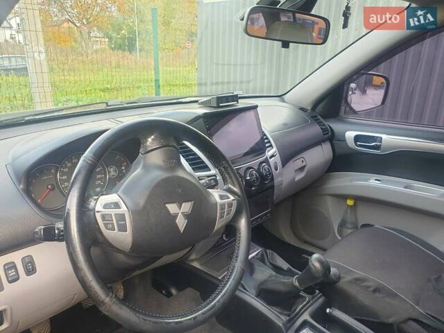 Черный Мицубиси Паджеро, объемом двигателя 2.5 л и пробегом 125 тыс. км за 15500 $, фото 4 на Automoto.ua