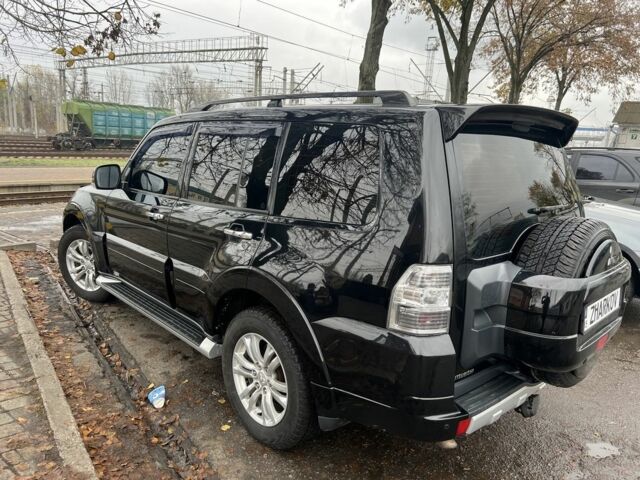 Черный Мицубиси Паджеро, объемом двигателя 3.2 л и пробегом 230 тыс. км за 17000 $, фото 4 на Automoto.ua