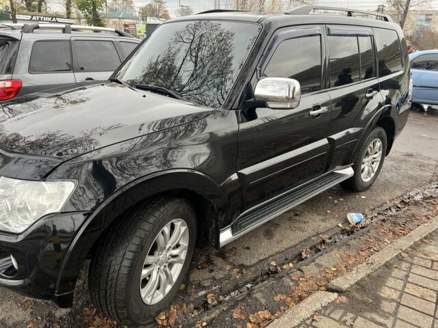 Черный Мицубиси Паджеро, объемом двигателя 3.2 л и пробегом 230 тыс. км за 17000 $, фото 1 на Automoto.ua