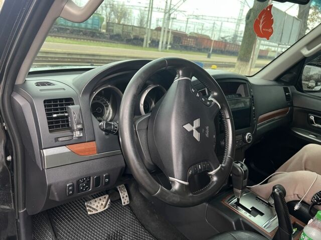 Черный Мицубиси Паджеро, объемом двигателя 3.2 л и пробегом 230 тыс. км за 17000 $, фото 6 на Automoto.ua