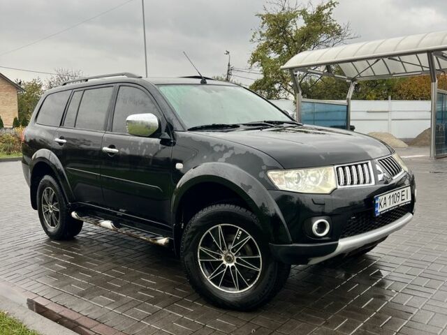 Мицубиси Паджеро 2012 в Киеве на Automoto.ua Черный Мицубиси Паджеро, объемом двигателя 2.5 л и пробегом 294 тыс. км за 11500 $, фото 3 на Automoto.ua