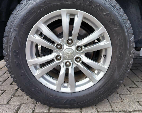 Чорний Міцубісі Паджеро, об'ємом двигуна 3.2 л та пробігом 211 тис. км за 19500 $, фото 36 на Automoto.ua