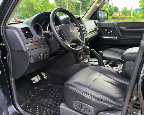 Чорний Міцубісі Паджеро, об'ємом двигуна 3.2 л та пробігом 211 тис. км за 19500 $, фото 34 на Automoto.ua