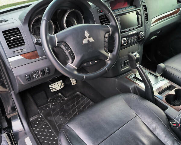 Чорний Міцубісі Паджеро, об'ємом двигуна 3.2 л та пробігом 211 тис. км за 19500 $, фото 24 на Automoto.ua
