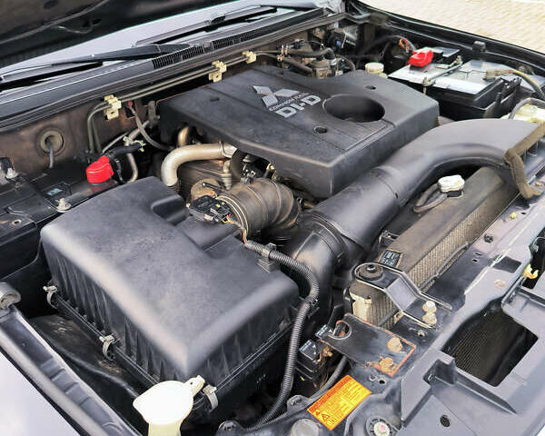 Чорний Міцубісі Паджеро, об'ємом двигуна 3.2 л та пробігом 211 тис. км за 19500 $, фото 37 на Automoto.ua