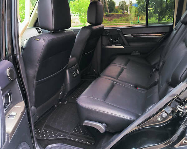 Чорний Міцубісі Паджеро, об'ємом двигуна 3.2 л та пробігом 211 тис. км за 19500 $, фото 20 на Automoto.ua