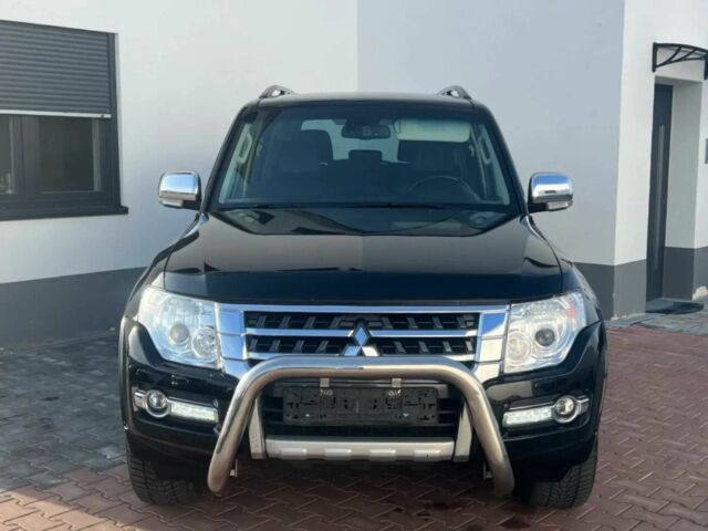 Черный Мицубиси Паджеро, объемом двигателя 3.2 л и пробегом 49 тыс. км за 26000 $, фото 1 на Automoto.ua