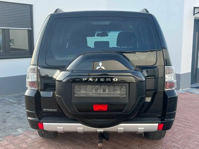 Чорний Міцубісі Паджеро, об'ємом двигуна 3.2 л та пробігом 47 тис. км за 10000 $, фото 5 на Automoto.ua