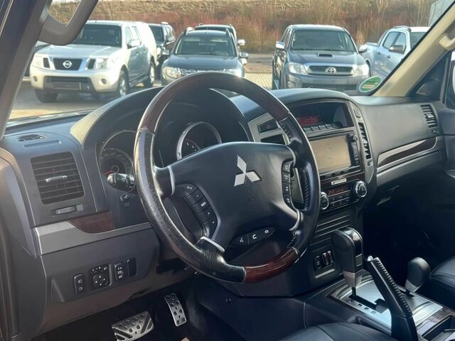 Чорний Міцубісі Паджеро, об'ємом двигуна 3.2 л та пробігом 47 тис. км за 10000 $, фото 9 на Automoto.ua