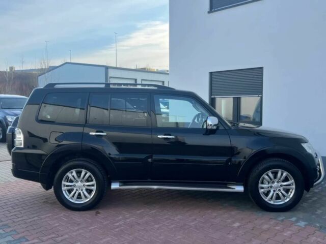 Черный Мицубиси Паджеро, объемом двигателя 3.2 л и пробегом 49 тыс. км за 26000 $, фото 7 на Automoto.ua