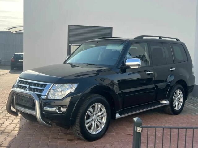 Черный Мицубиси Паджеро, объемом двигателя 3.2 л и пробегом 49 тыс. км за 26000 $, фото 2 на Automoto.ua