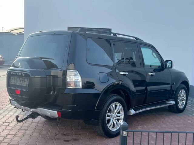 Чорний Міцубісі Паджеро, об'ємом двигуна 3.2 л та пробігом 47 тис. км за 10000 $, фото 4 на Automoto.ua