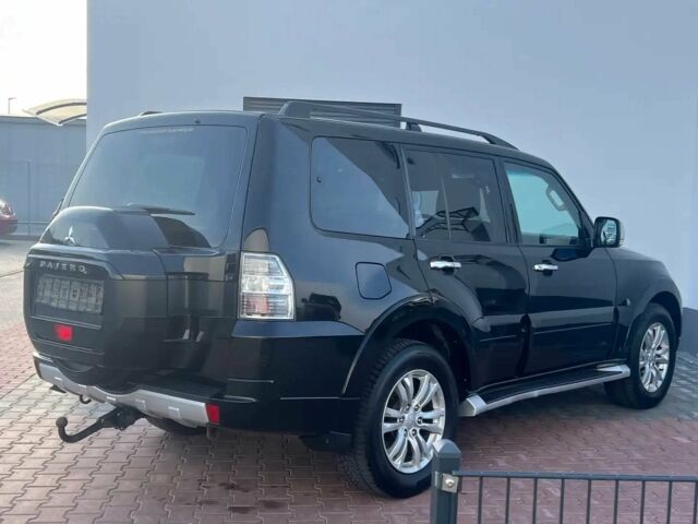 Черный Мицубиси Паджеро, объемом двигателя 3.2 л и пробегом 49 тыс. км за 26000 $, фото 6 на Automoto.ua