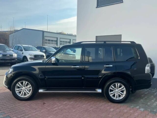 Черный Мицубиси Паджеро, объемом двигателя 3.2 л и пробегом 49 тыс. км за 26000 $, фото 3 на Automoto.ua