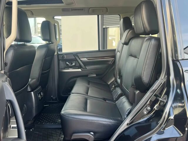 Чорний Міцубісі Паджеро, об'ємом двигуна 3.2 л та пробігом 47 тис. км за 10000 $, фото 11 на Automoto.ua