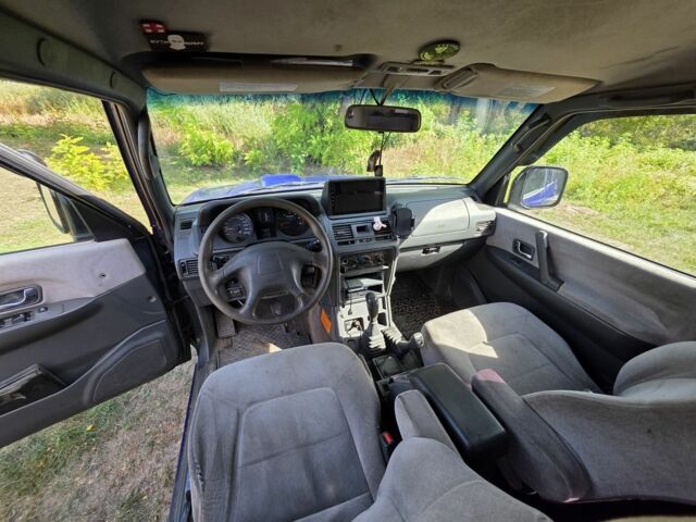 Фиолетовый Мицубиси Паджеро, объемом двигателя 2.8 л и пробегом 500 тыс. км за 4200 $, фото 5 на Automoto.ua