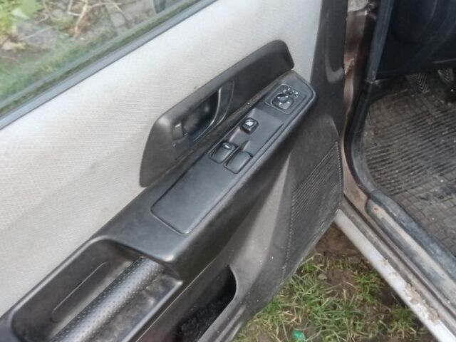 Коричневый Мицубиси Паджеро, объемом двигателя 1 л и пробегом 165 тыс. км за 2500 $, фото 7 на Automoto.ua