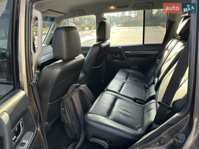 Коричневый Мицубиси Паджеро, объемом двигателя 3 л и пробегом 143 тыс. км за 13900 $, фото 2 на Automoto.ua