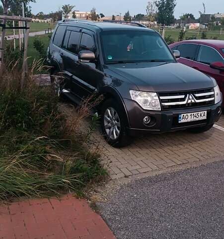 Коричневый Мицубиси Паджеро, объемом двигателя 3.2 л и пробегом 316 тыс. км за 17800 $, фото 2 на Automoto.ua