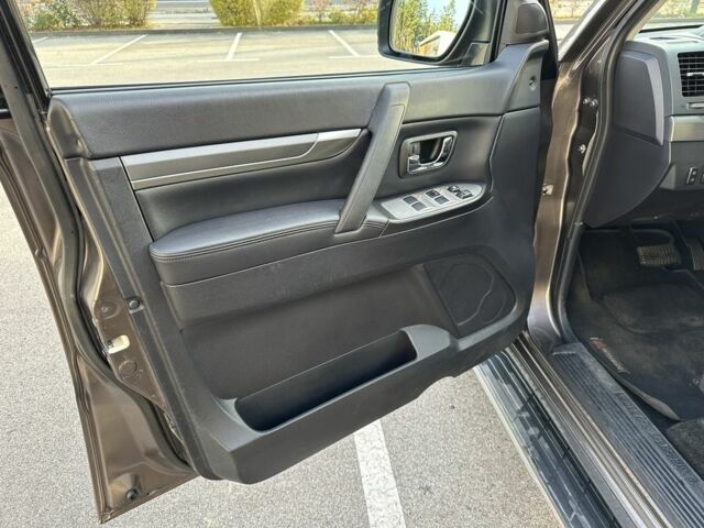 Коричневый Мицубиси Паджеро, объемом двигателя 3 л и пробегом 143 тыс. км за 329 $, фото 5 на Automoto.ua