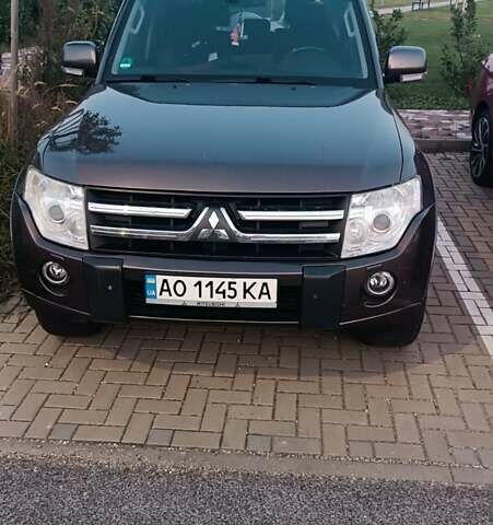 Коричневый Мицубиси Паджеро, объемом двигателя 3.2 л и пробегом 316 тыс. км за 17800 $, фото 1 на Automoto.ua