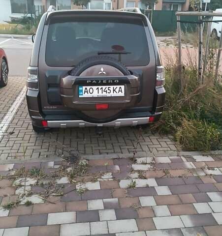 Коричневый Мицубиси Паджеро, объемом двигателя 3.2 л и пробегом 316 тыс. км за 17800 $, фото 3 на Automoto.ua