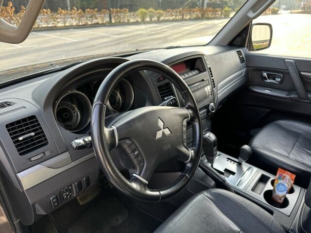 Коричневый Мицубиси Паджеро, объемом двигателя 3 л и пробегом 143 тыс. км за 329 $, фото 3 на Automoto.ua