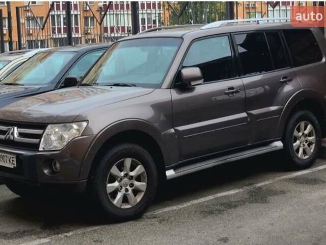 Коричневий Міцубісі Паджеро, об'ємом двигуна 3 л та пробігом 142 тис. км за 15000 $, фото 1 на Automoto.ua