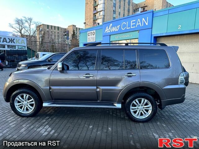 Коричневый Мицубиси Паджеро, объемом двигателя 3.2 л и пробегом 149 тыс. км за 19900 $, фото 1 на Automoto.ua