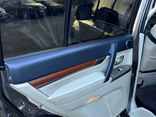 Коричневый Мицубиси Паджеро, объемом двигателя 3.2 л и пробегом 149 тыс. км за 19900 $, фото 9 на Automoto.ua