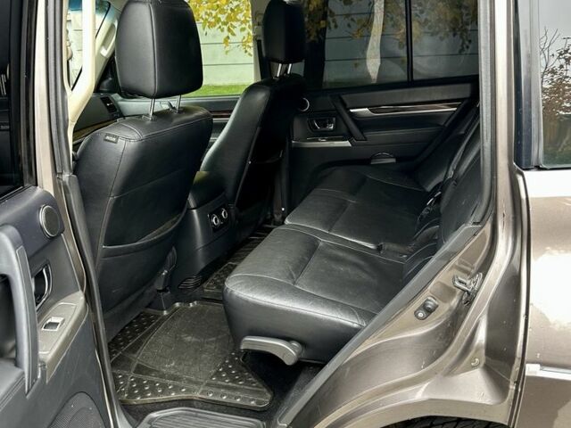 Коричневый Мицубиси Паджеро, объемом двигателя 3.2 л и пробегом 232 тыс. км за 16800 $, фото 17 на Automoto.ua