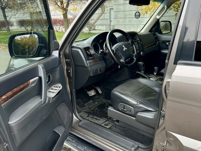 Коричневый Мицубиси Паджеро, объемом двигателя 3.2 л и пробегом 232 тыс. км за 16800 $, фото 15 на Automoto.ua