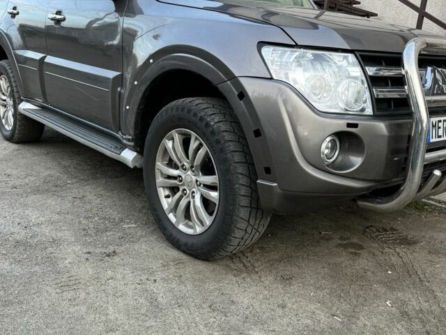 Коричневий Міцубісі Паджеро, об'ємом двигуна 3.2 л та пробігом 300 тис. км за 10600 $, фото 1 на Automoto.ua