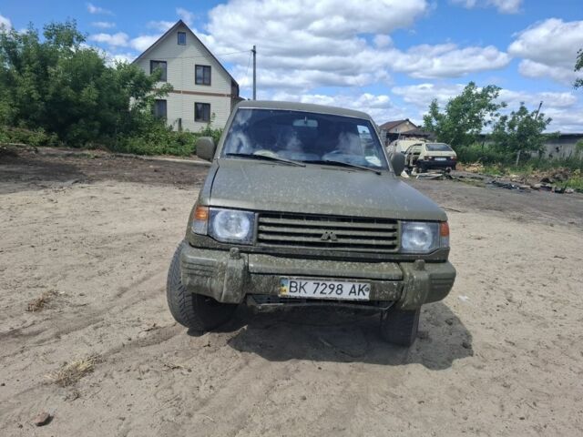 Червоний Міцубісі Паджеро, об'ємом двигуна 2.5 л та пробігом 400 тис. км за 3500 $, фото 5 на Automoto.ua