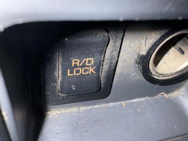 Красный Мицубиси Паджеро, объемом двигателя 2.5 л и пробегом 250 тыс. км за 5700 $, фото 9 на Automoto.ua