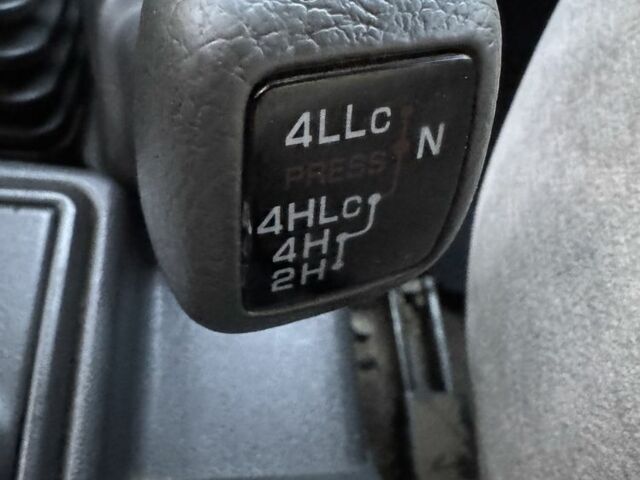 Красный Мицубиси Паджеро, объемом двигателя 2.5 л и пробегом 250 тыс. км за 5700 $, фото 8 на Automoto.ua