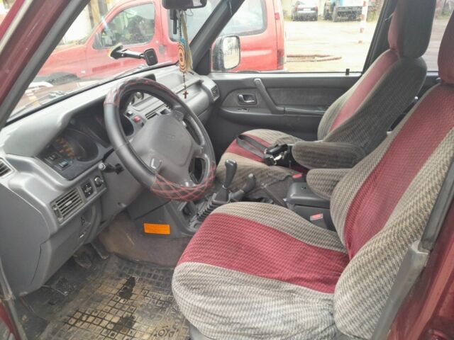 Красный Мицубиси Паджеро, объемом двигателя 3.5 л и пробегом 200 тыс. км за 4599 $, фото 4 на Automoto.ua