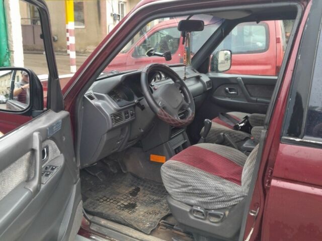 Красный Мицубиси Паджеро, объемом двигателя 3.5 л и пробегом 200 тыс. км за 4599 $, фото 3 на Automoto.ua