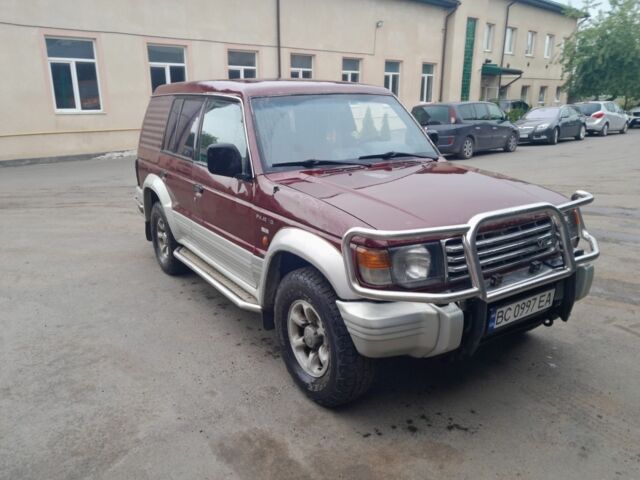 Красный Мицубиси Паджеро, объемом двигателя 3.5 л и пробегом 200 тыс. км за 4599 $, фото 1 на Automoto.ua