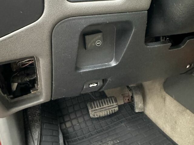 Красный Мицубиси Паджеро, объемом двигателя 3.5 л и пробегом 200 тыс. км за 8000 $, фото 3 на Automoto.ua