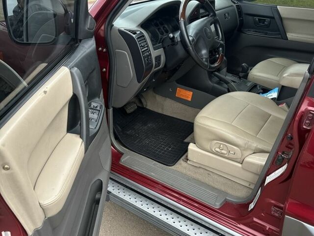 Красный Мицубиси Паджеро, объемом двигателя 3.5 л и пробегом 200 тыс. км за 8000 $, фото 2 на Automoto.ua