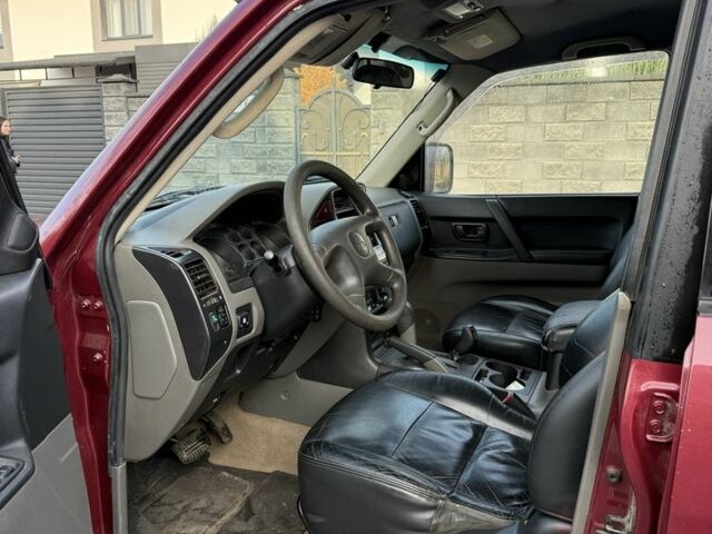 Червоний Міцубісі Паджеро, об'ємом двигуна 3.5 л та пробігом 300 тис. км за 3950 $, фото 5 на Automoto.ua