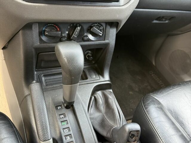 Червоний Міцубісі Паджеро, об'ємом двигуна 3.5 л та пробігом 300 тис. км за 3950 $, фото 6 на Automoto.ua