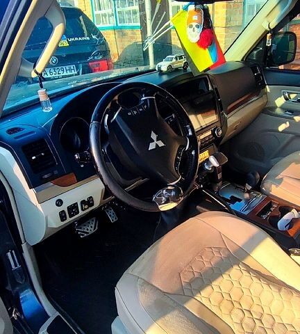 Міцубісі Паджеро, об'ємом двигуна 3 л та пробігом 282 тис. км за 13800 $, фото 4 на Automoto.ua