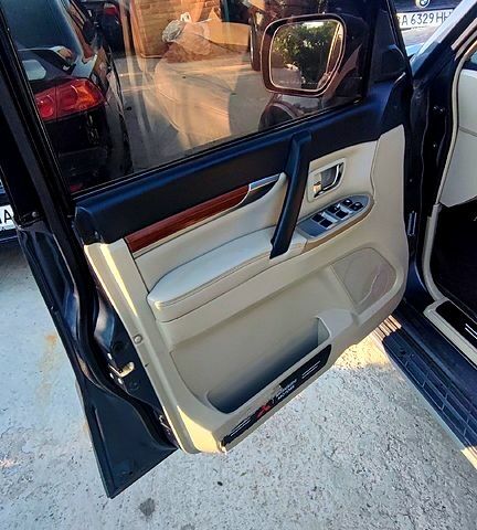 Міцубісі Паджеро, об'ємом двигуна 3 л та пробігом 282 тис. км за 13800 $, фото 1 на Automoto.ua