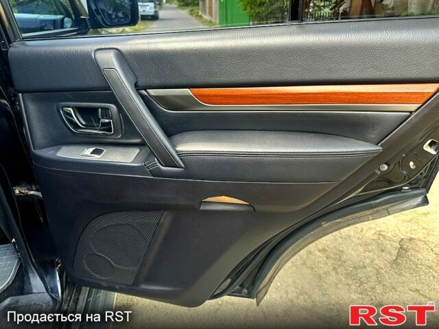 Міцубісі Паджеро, об'ємом двигуна 3 л та пробігом 127 тис. км за 12500 $, фото 5 на Automoto.ua